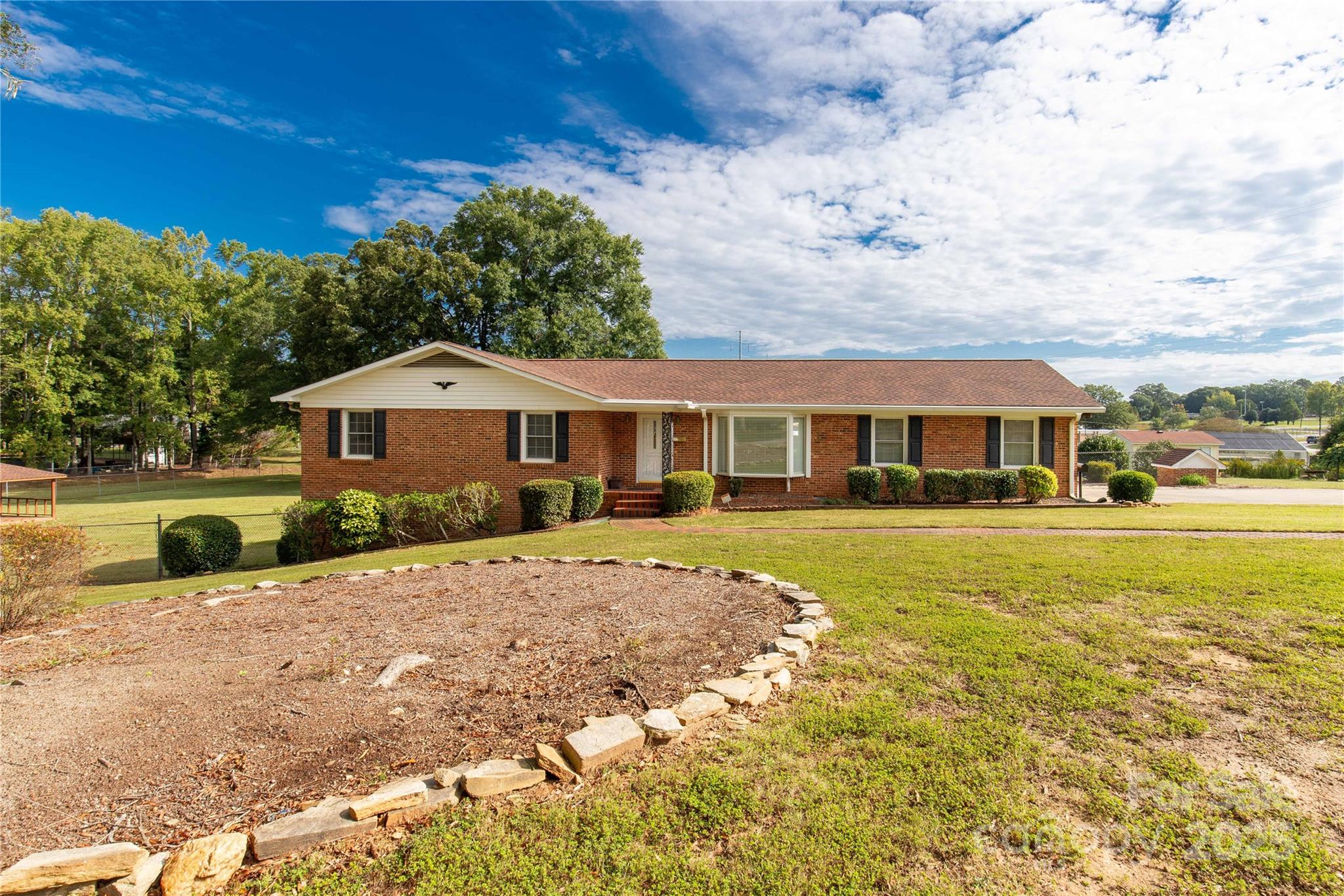 601 Laurel Court Lancaster, SC 29720 - Photo 3 of 33