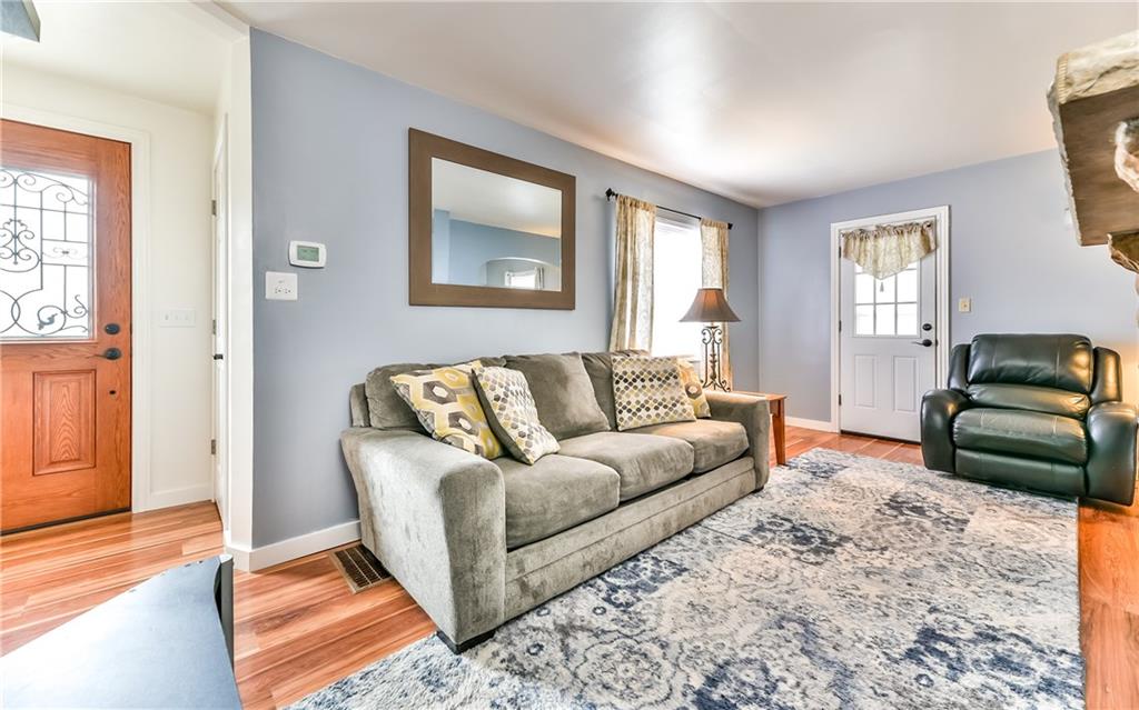 611 Greenlee Road Pittsburgh, PA 15227 - Photo 3 of 25 Gallery Image 3