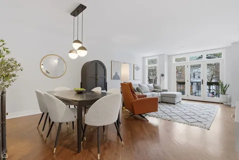 $1,195,000 | 2718 North Southport Avenue, Unit B, Chicago, IL 60614