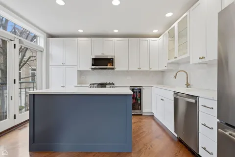 $1,195,000 | 2718 North Southport Avenue, Unit B, Chicago, IL 60614