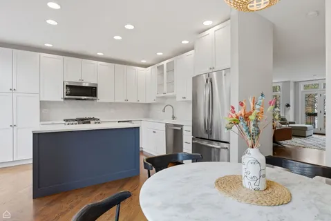 $1,195,000 | 2718 North Southport Avenue, Unit B, Chicago, IL 60614