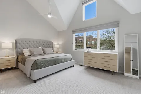 $1,195,000 | 2718 North Southport Avenue, Unit B, Chicago, IL 60614