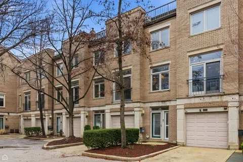$1,195,000 | 2718 North Southport Avenue, Unit B, Chicago, IL 60614