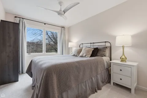 $1,195,000 | 2718 North Southport Avenue, Unit B, Chicago, IL 60614