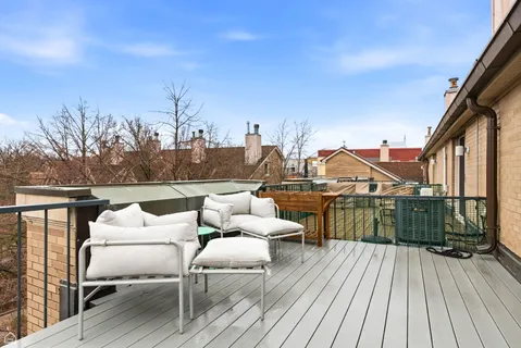 $1,195,000 | 2718 North Southport Avenue, Unit B, Chicago, IL 60614