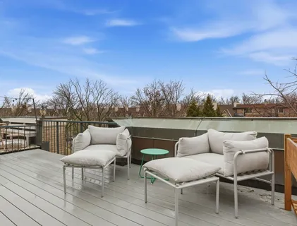 $1,195,000 | 2718 North Southport Avenue, Unit B, Chicago, IL 60614