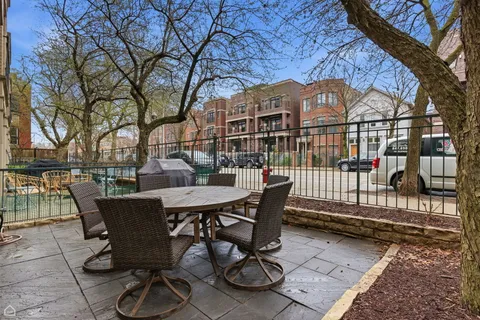 $1,195,000 | 2718 North Southport Avenue, Unit B, Chicago, IL 60614