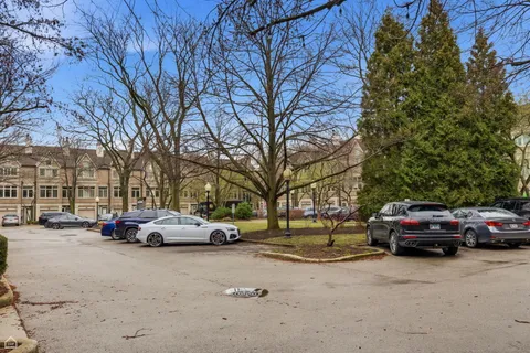 $1,195,000 | 2718 North Southport Avenue, Unit B, Chicago, IL 60614