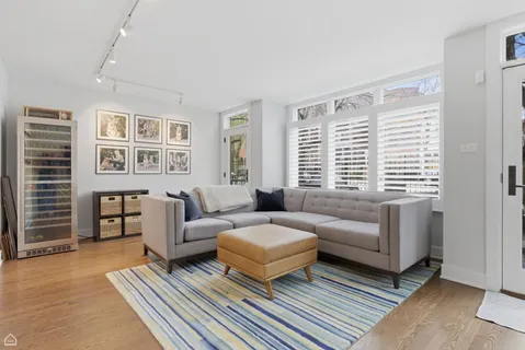 $1,195,000 | 2718 North Southport Avenue, Unit B, Chicago, IL 60614