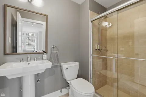 $1,195,000 | 2718 North Southport Avenue, Unit B, Chicago, IL 60614
