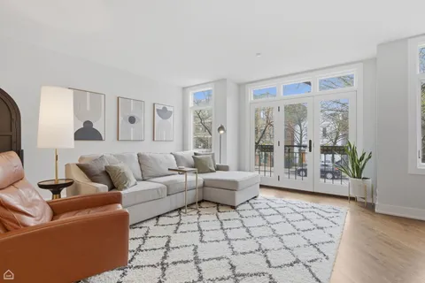 $1,195,000 | 2718 North Southport Avenue, Unit B, Chicago, IL 60614