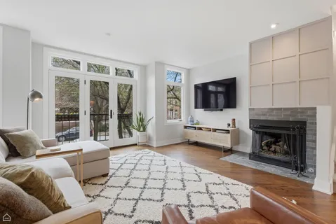$1,195,000 | 2718 North Southport Avenue, Unit B, Chicago, IL 60614