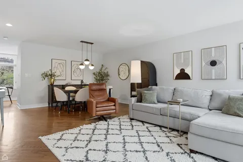 $1,195,000 | 2718 North Southport Avenue, Unit B, Chicago, IL 60614