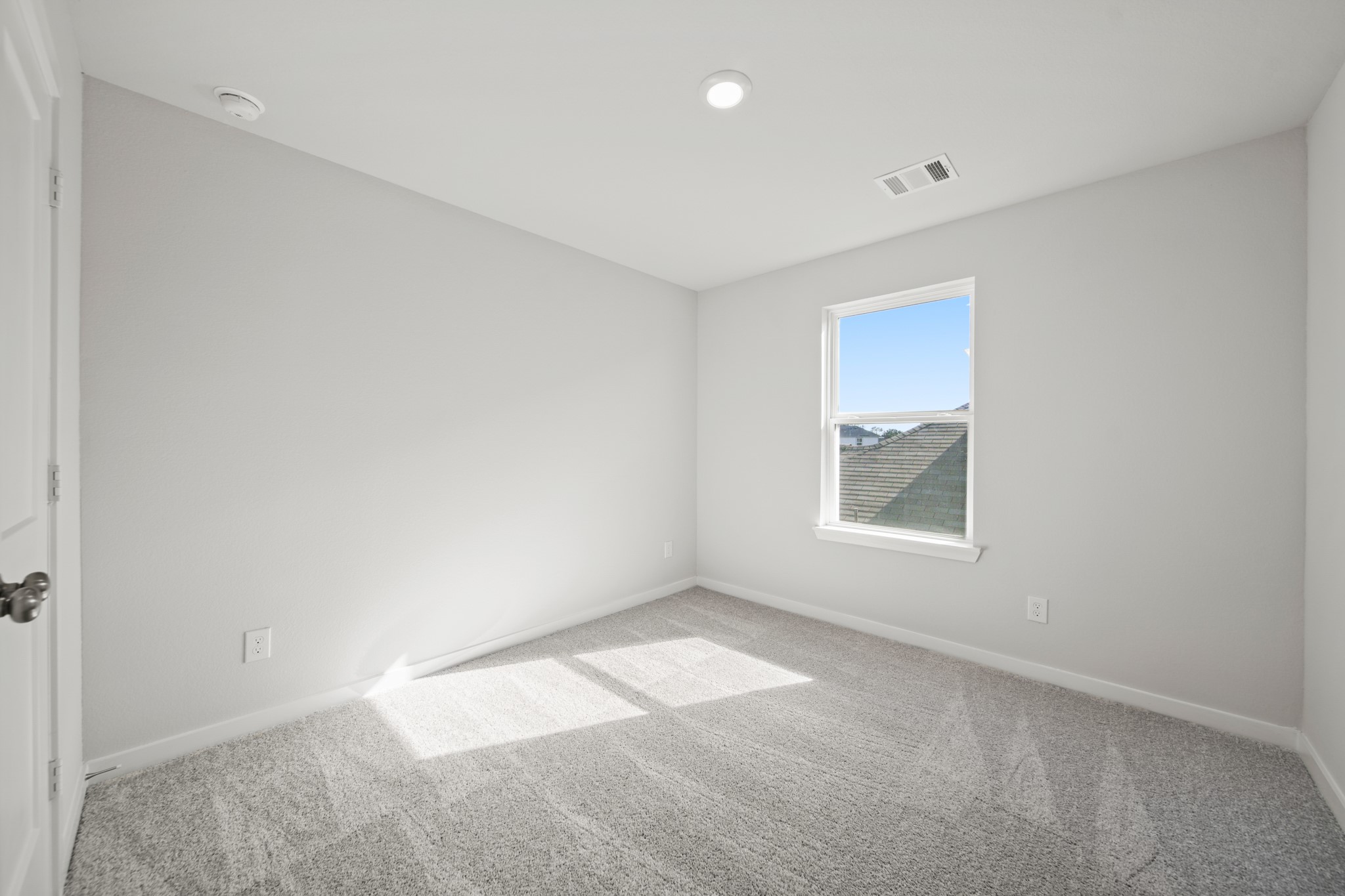 314 Bennett Street Angleton, TX 77515 - Photo 17 of 27 an empty room with a window