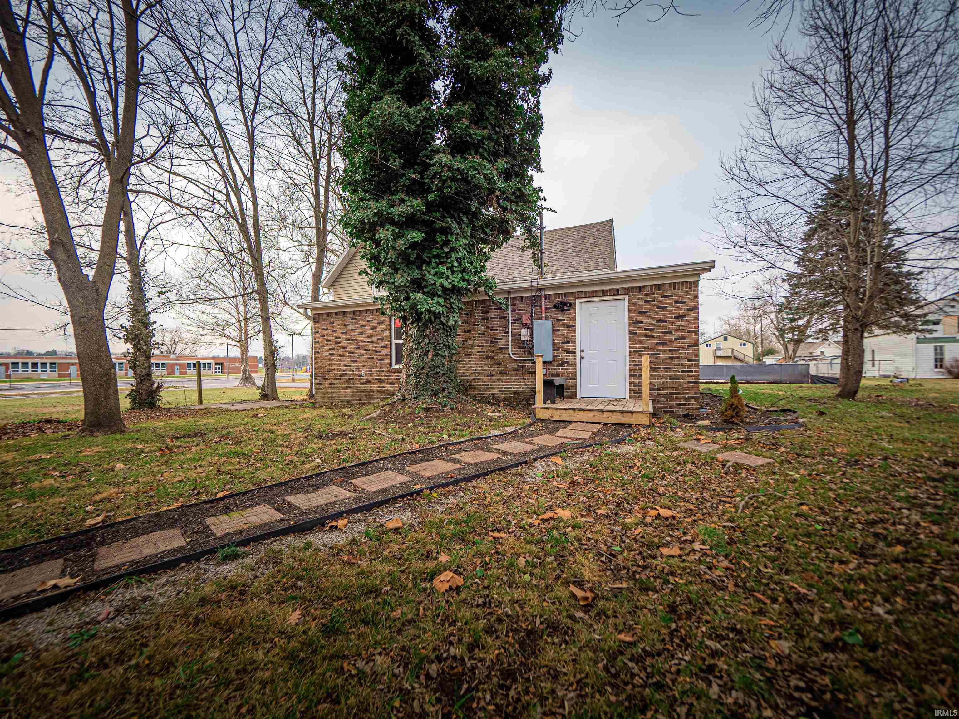 914 West 5th Street Mount Vernon, IN 47620 - Photo 5 of 36