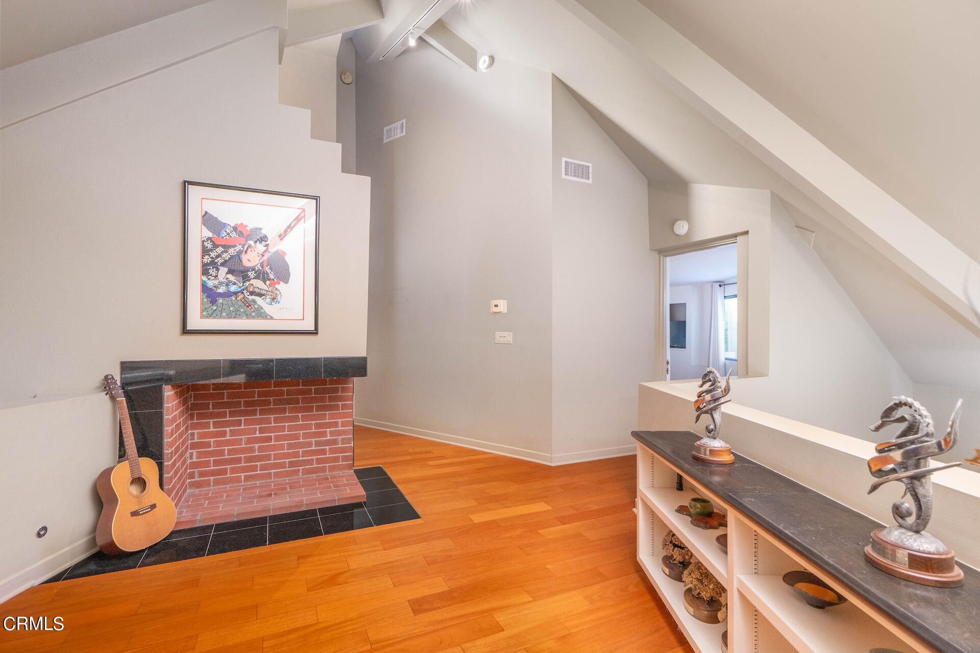 83 Patrician Way Pasadena, CA 91105 - Photo 21 of 36 loft1