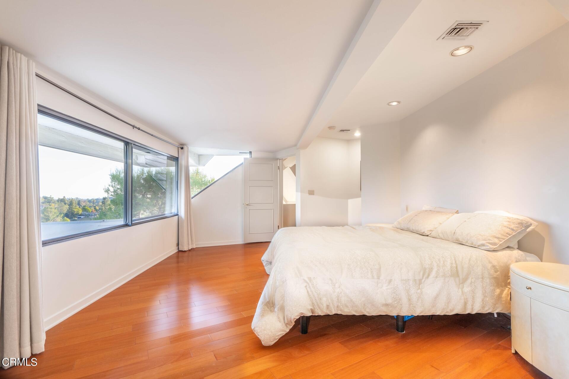 83 Patrician Way Pasadena, CA 91105 - Photo 24 of 36 primary2