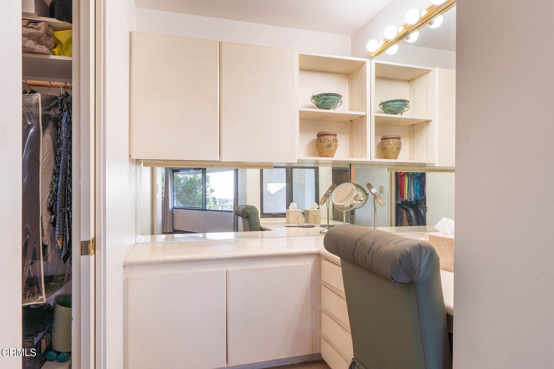 83 Patrician Way Pasadena, CA 91105 - Photo 26 of 36 dressingarea