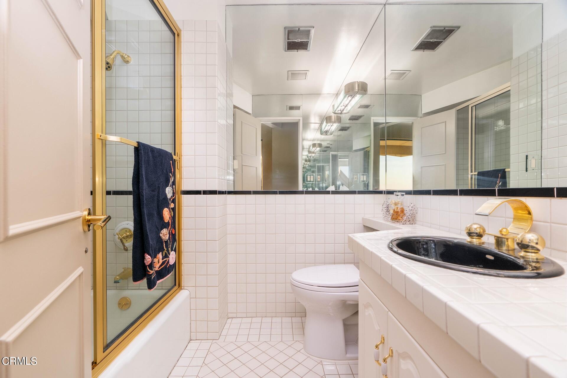 83 Patrician Way Pasadena, CA 91105 - Photo 30 of 36 hallbath