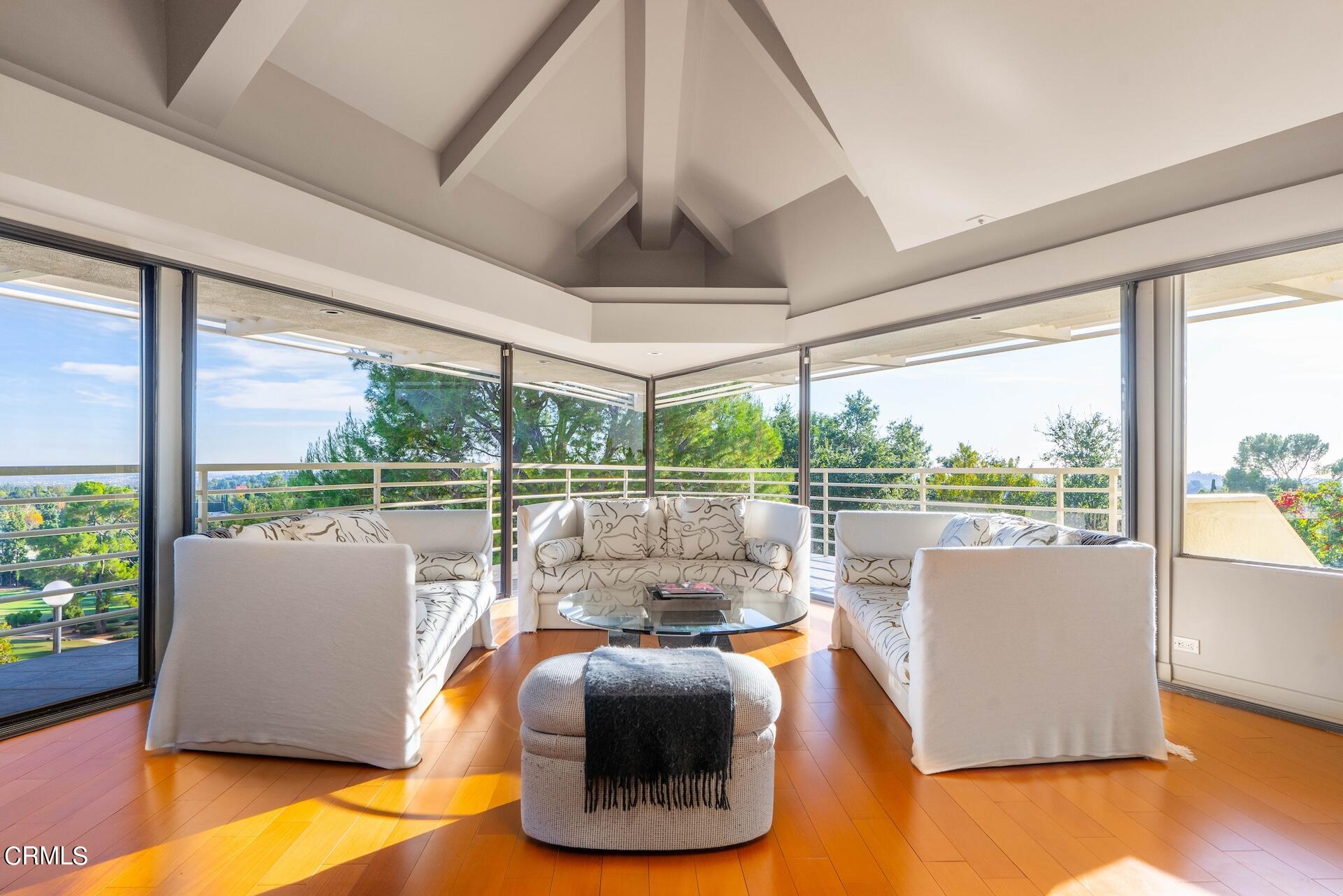 83 Patrician Way Pasadena, CA 91105 - Photo 6 of 36 living3