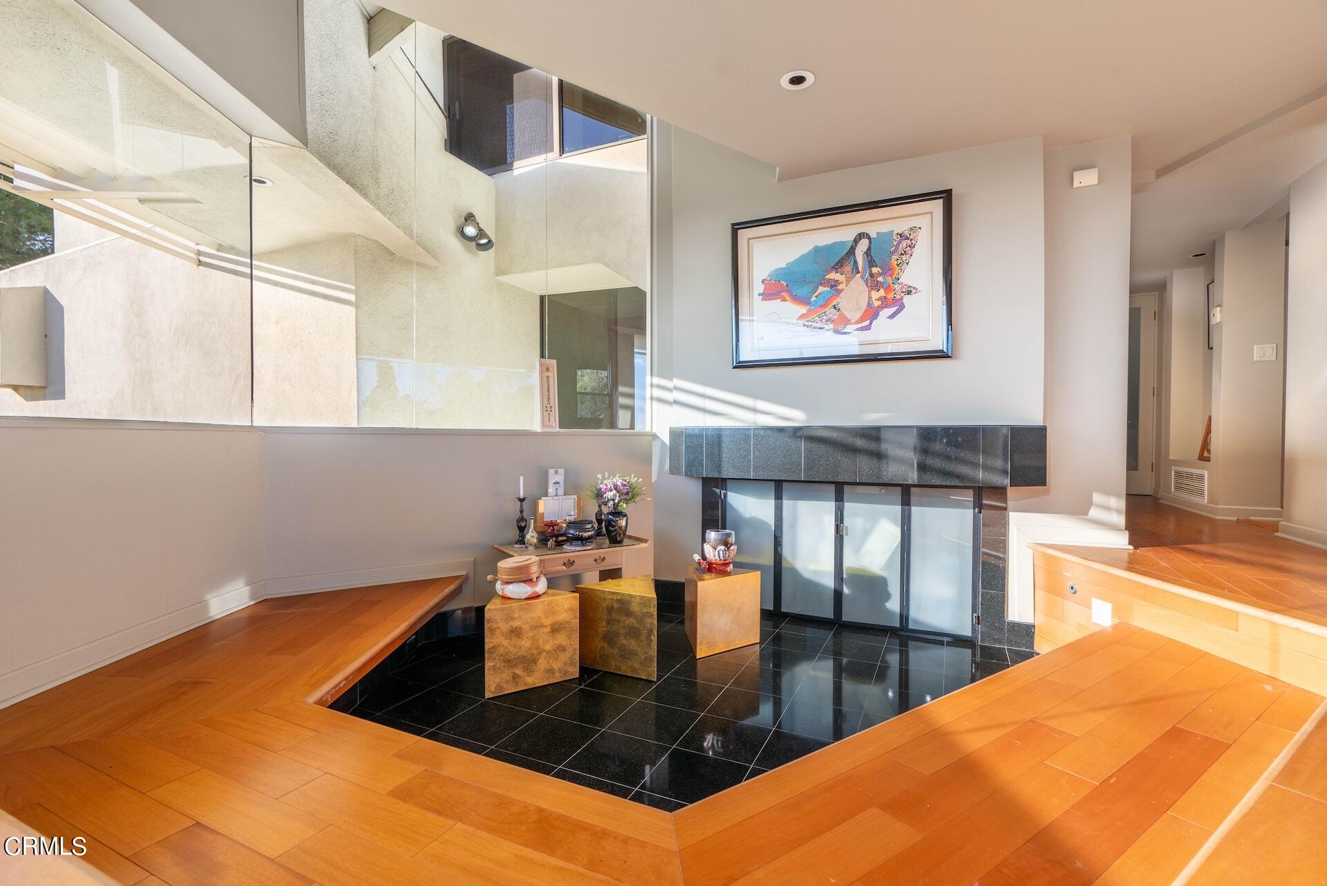 83 Patrician Way Pasadena, CA 91105 - Photo 9 of 36 living5