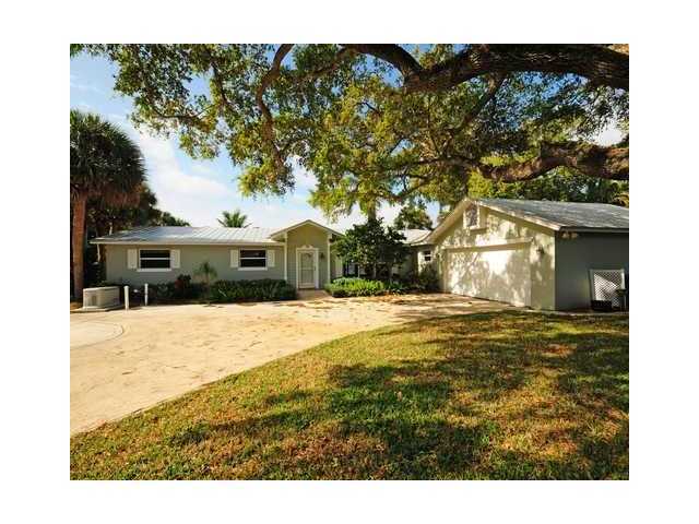 26 East Riverside Drive Jupiter, FL 33469 - Photo 1 of 25 Primary Photo