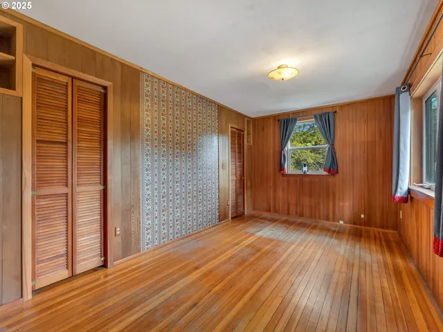 a view of room with a ceiling fan and a window