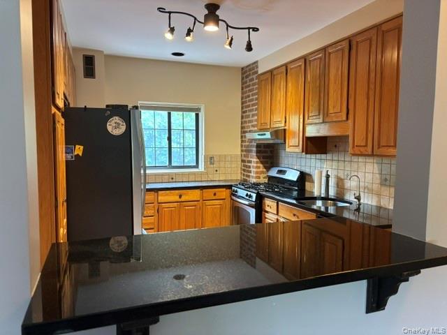 1444 Boston Post Road, Unit 3G Larchmont, NY 10538 - Photo 4 of 18 a kitchen with stainless steel appliances granite countertop a sink stove and refrigerator