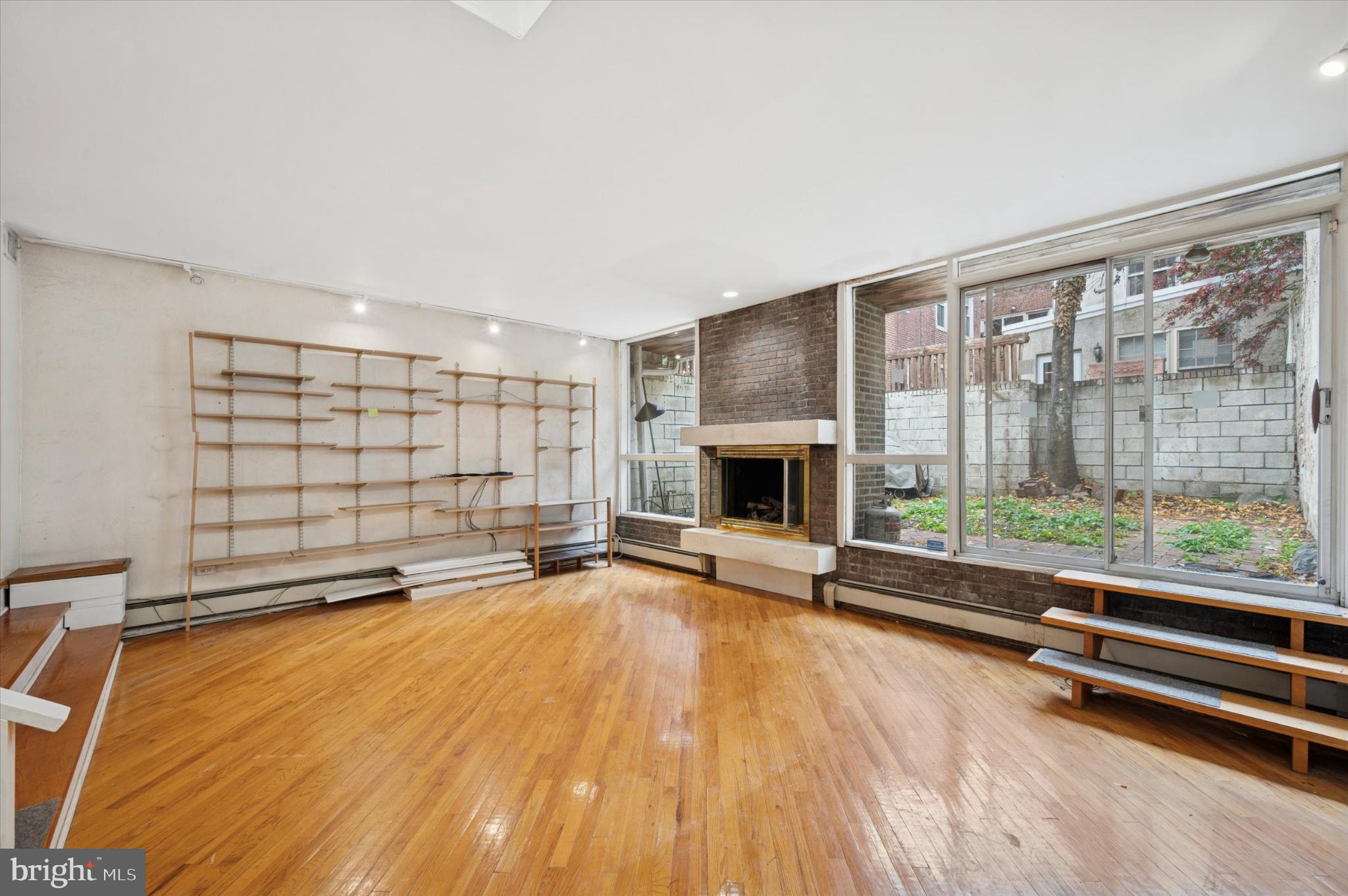 304 Delancey Street Philadelphia, PA 19106 - Photo 14 of 35 Spacious living area with natural light.