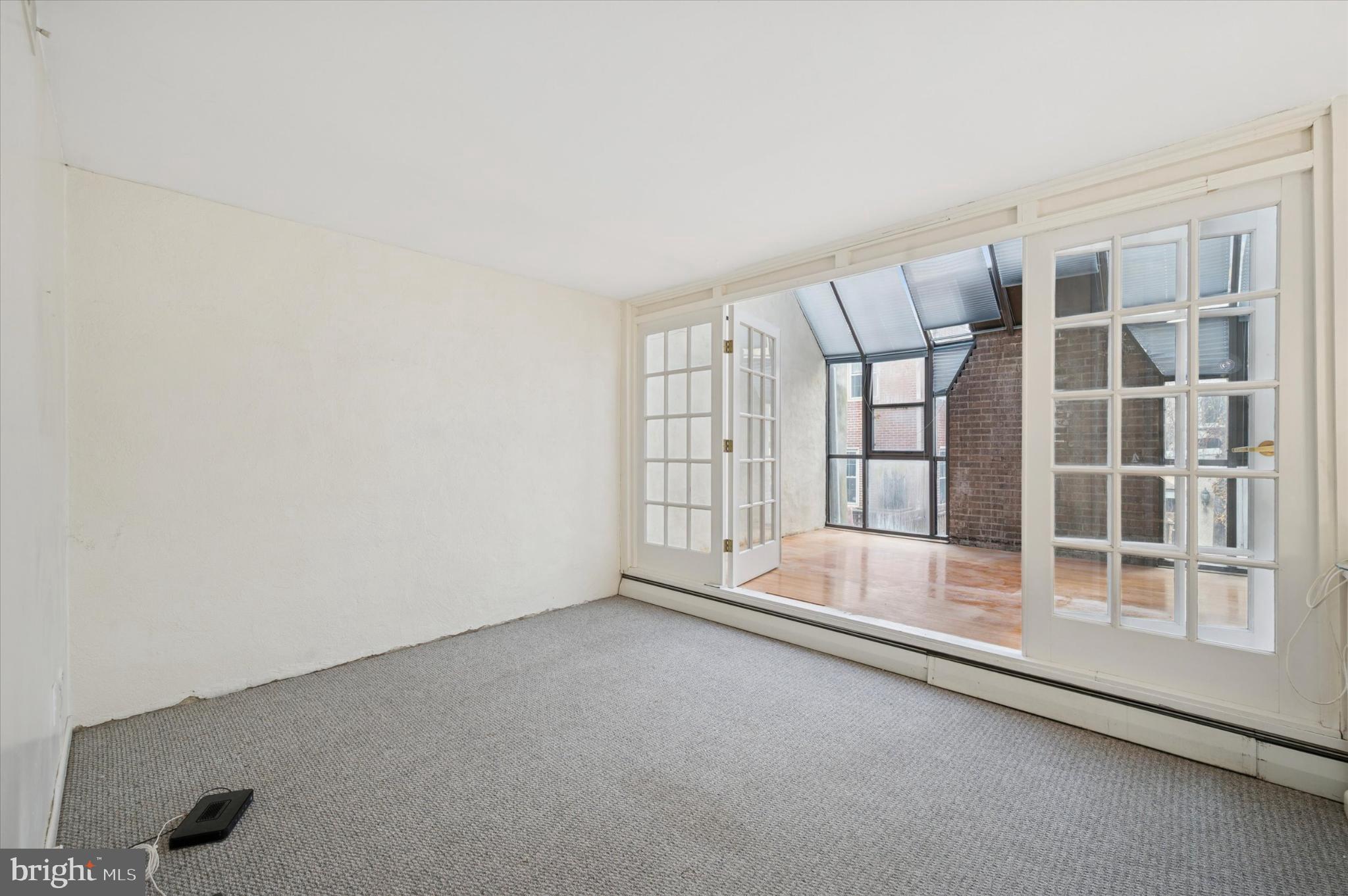 304 Delancey Street Philadelphia, PA 19106 - Photo 19 of 35 Bright, airy space with inviting glass doors.