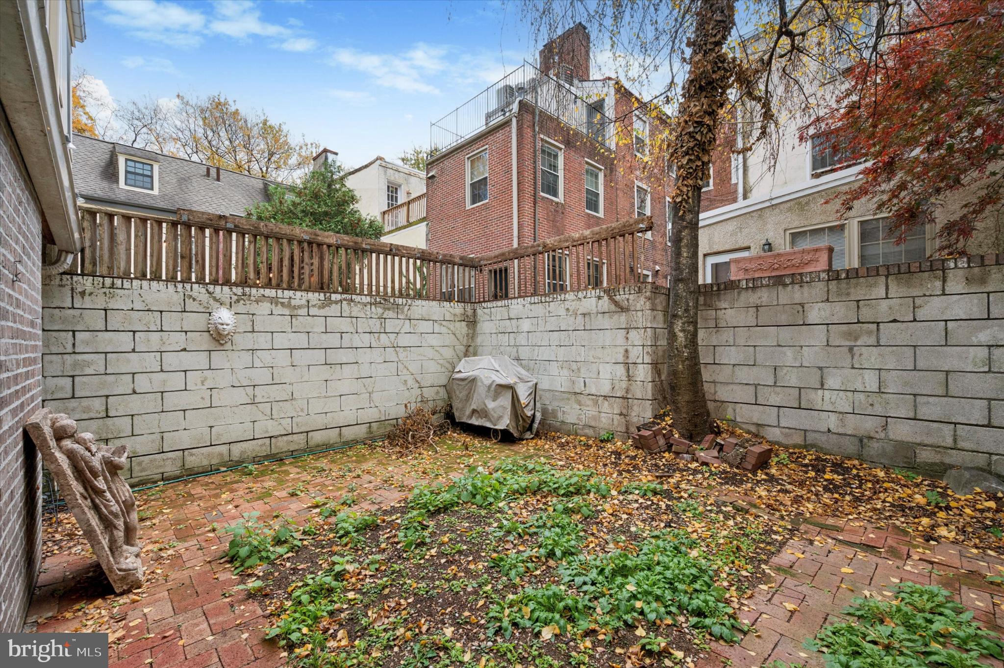 304 Delancey Street Philadelphia, PA 19106 - Photo 21 of 35 Charming urban retreat with potential.