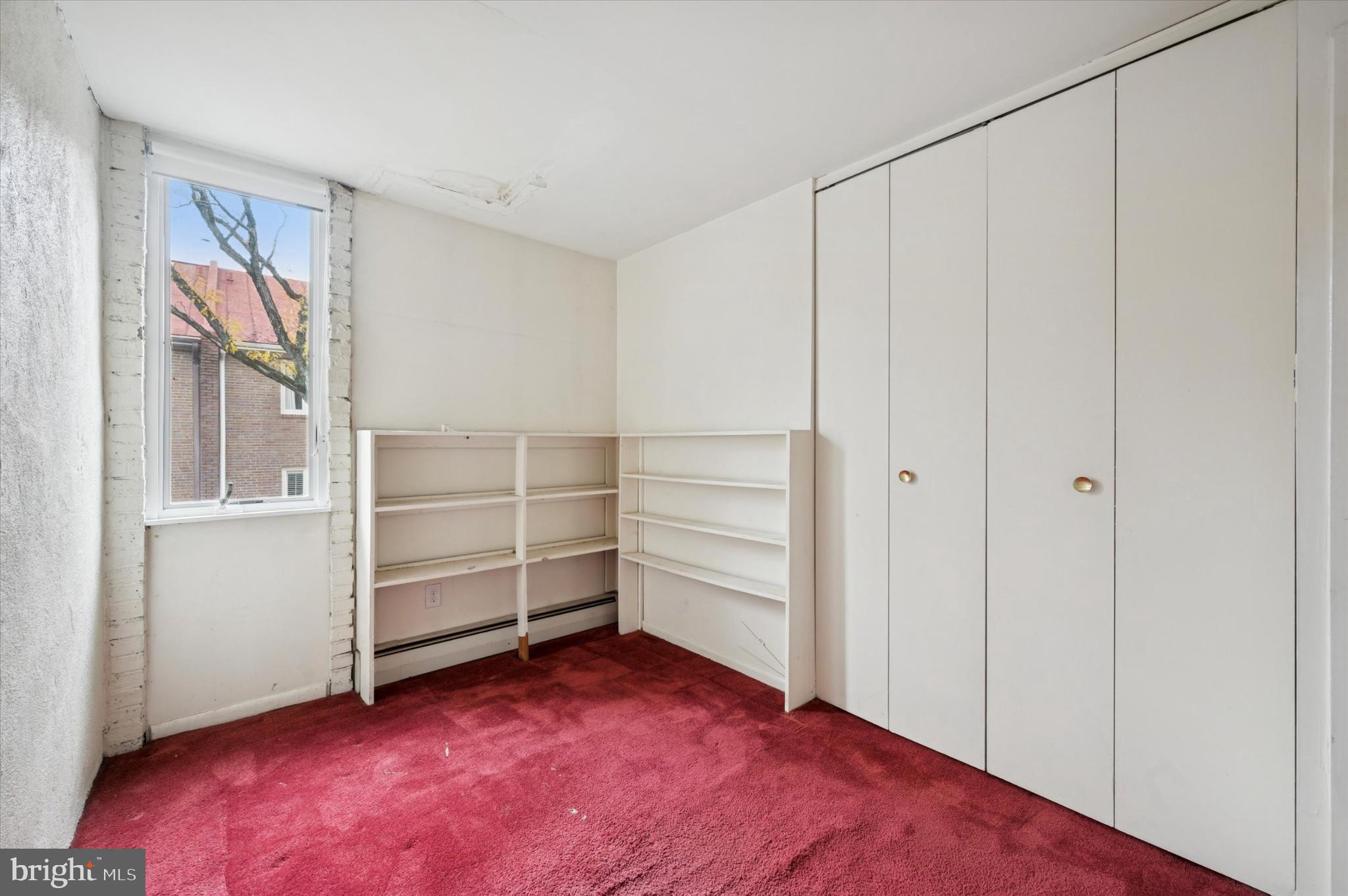 304 Delancey Street Philadelphia, PA 19106 - Photo 25 of 35 Bright, versatile space with cozy carpet.