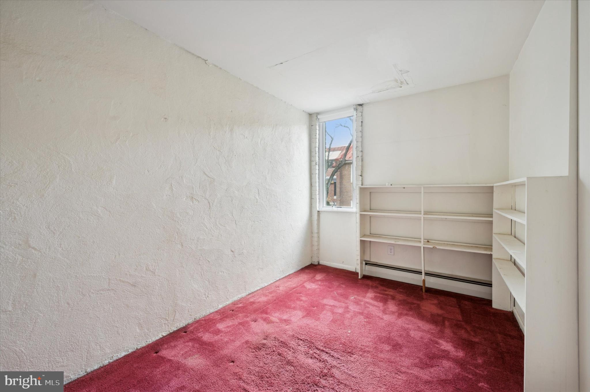 304 Delancey Street Philadelphia, PA 19106 - Photo 26 of 35 Bright, versatile space with cozy carpet.