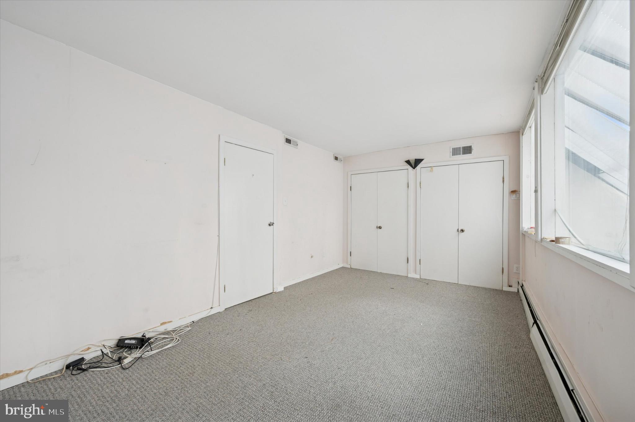 304 Delancey Street Philadelphia, PA 19106 - Photo 27 of 35 Spacious room with natural light potential.