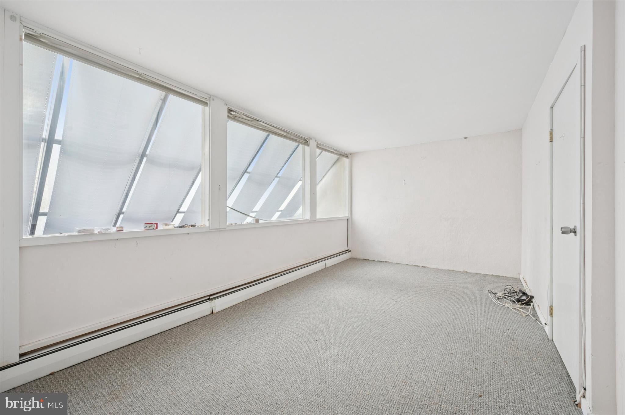 304 Delancey Street Philadelphia, PA 19106 - Photo 28 of 35 Bright, airy space with expansive windows.