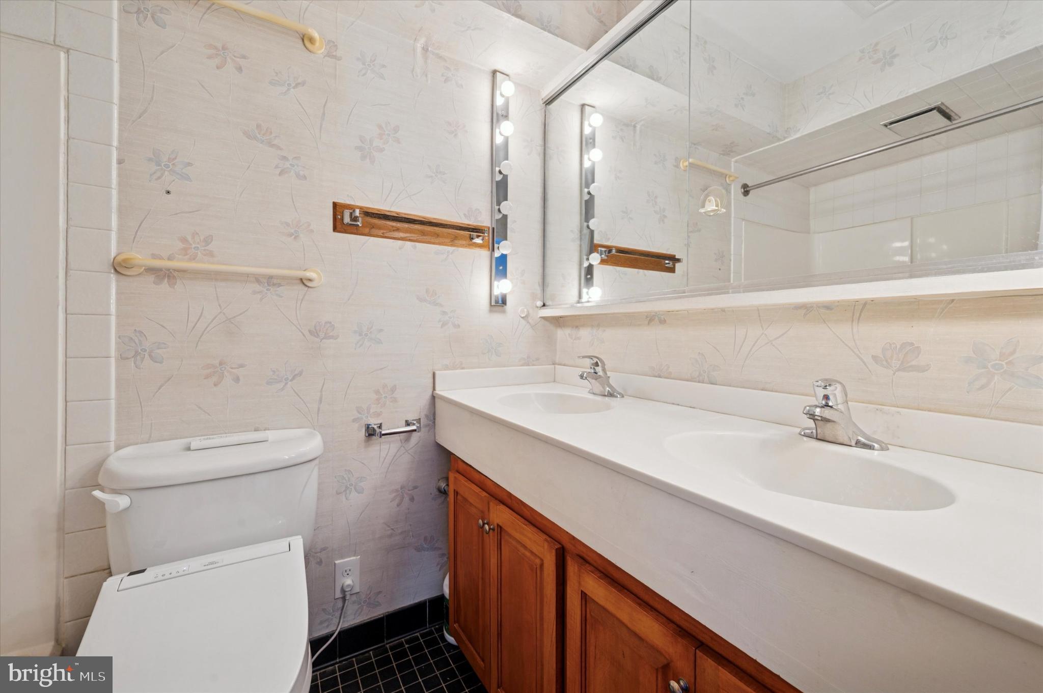 304 Delancey Street Philadelphia, PA 19106 - Photo 29 of 35 Bright and functional bathroom oasis.
