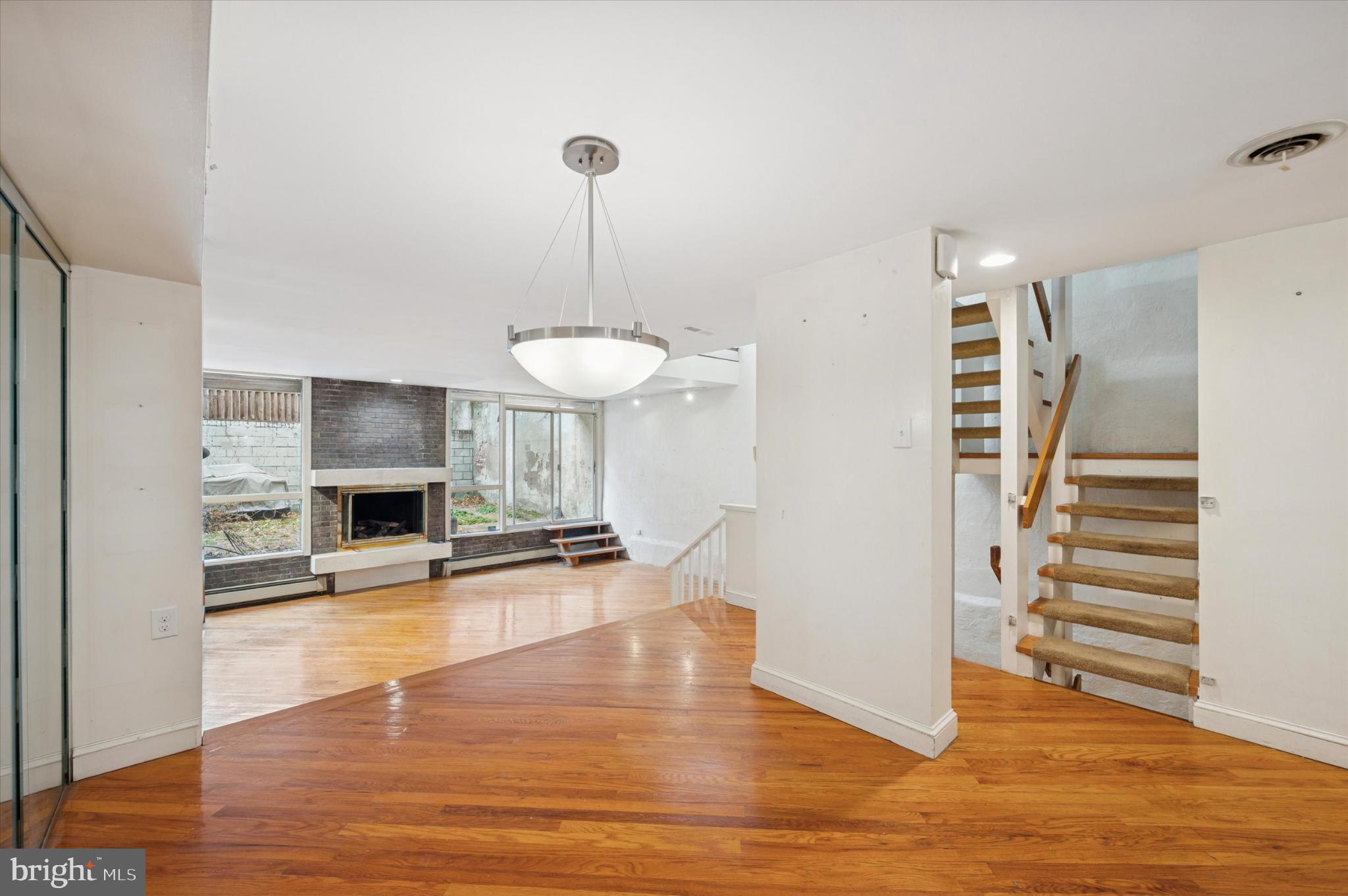 304 Delancey Street Philadelphia, PA 19106 - Photo 3 of 35 Spacious living area with natural light.