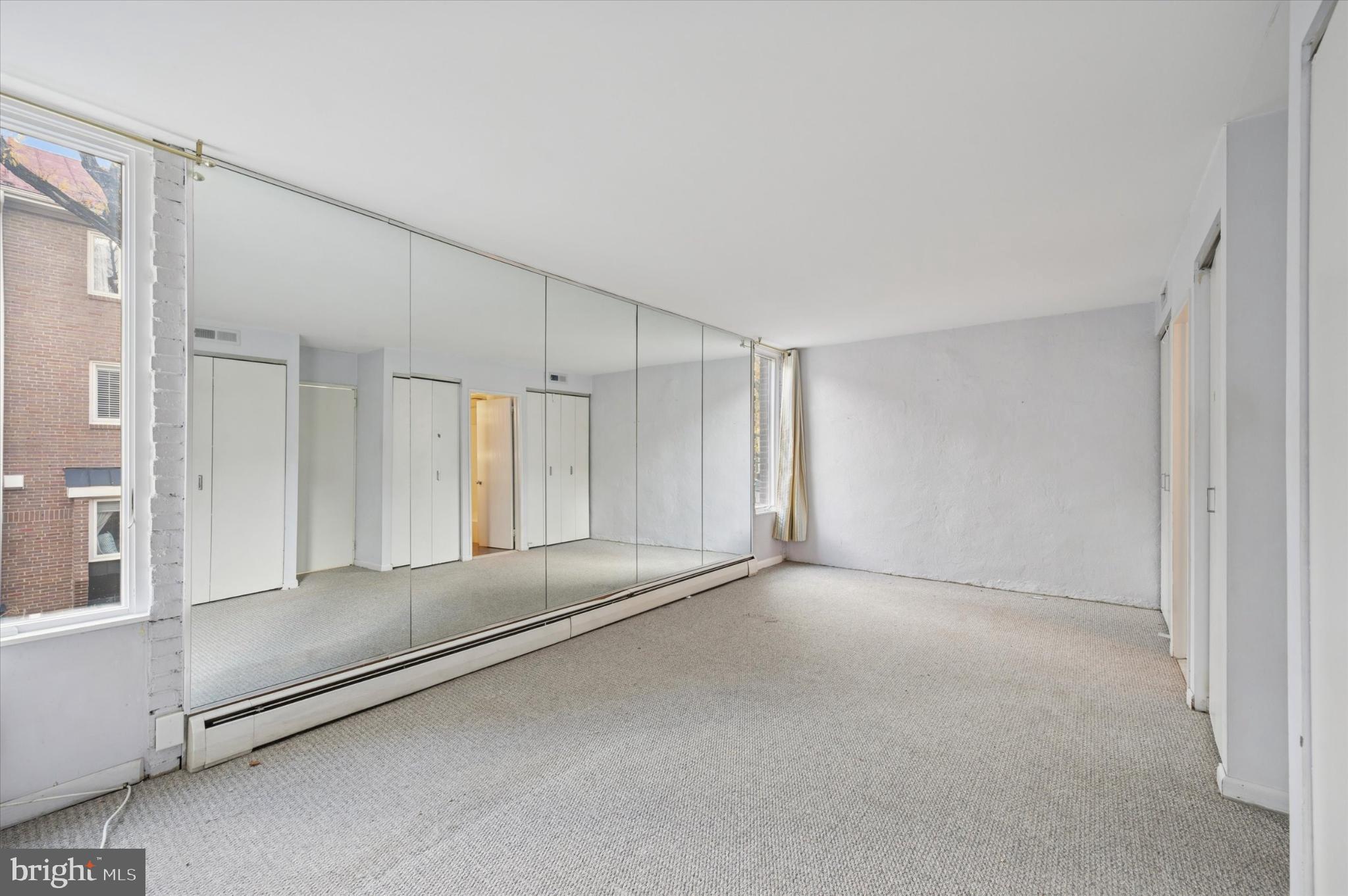 304 Delancey Street Philadelphia, PA 19106 - Photo 32 of 35 Spacious room with mirrored accents.