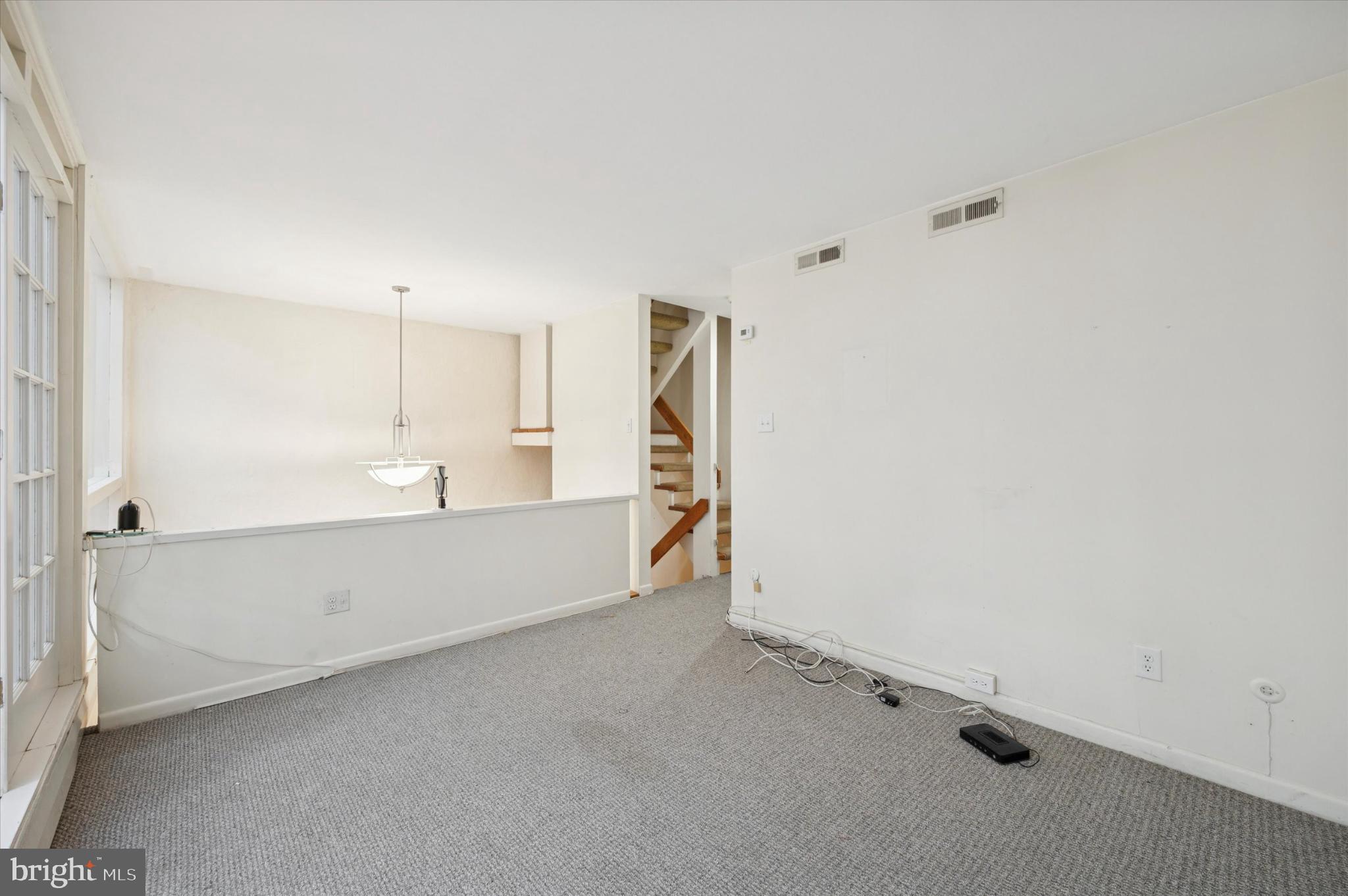 304 Delancey Street Philadelphia, PA 19106 - Photo 33 of 35 Spacious room with natural light and potential.