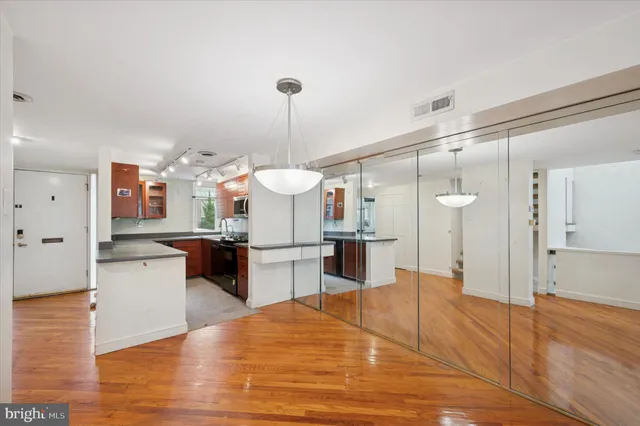$950,000 | 304 Delancey Street, Philadelphia, PA 19106