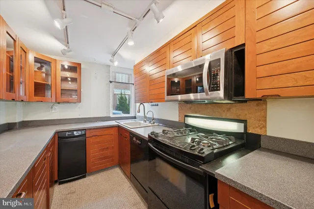 $950,000 | 304 Delancey Street, Philadelphia, PA 19106