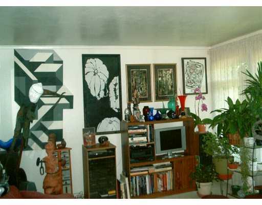 1016 Thorn Run Road Coraopolis, PA 15108 - Photo 5 of 7 Living Room.