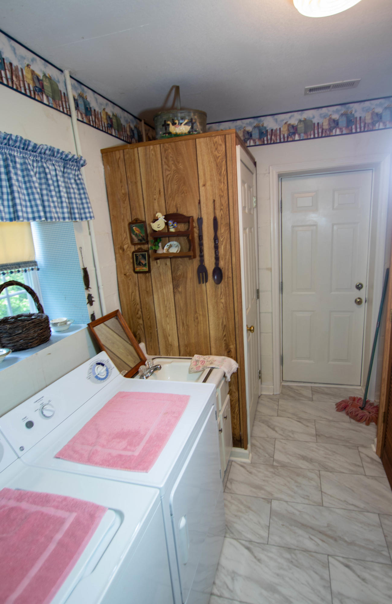 2432 Dripping Springs Road Seymour, TN 37865 - Photo 16 of 29 Laundry...