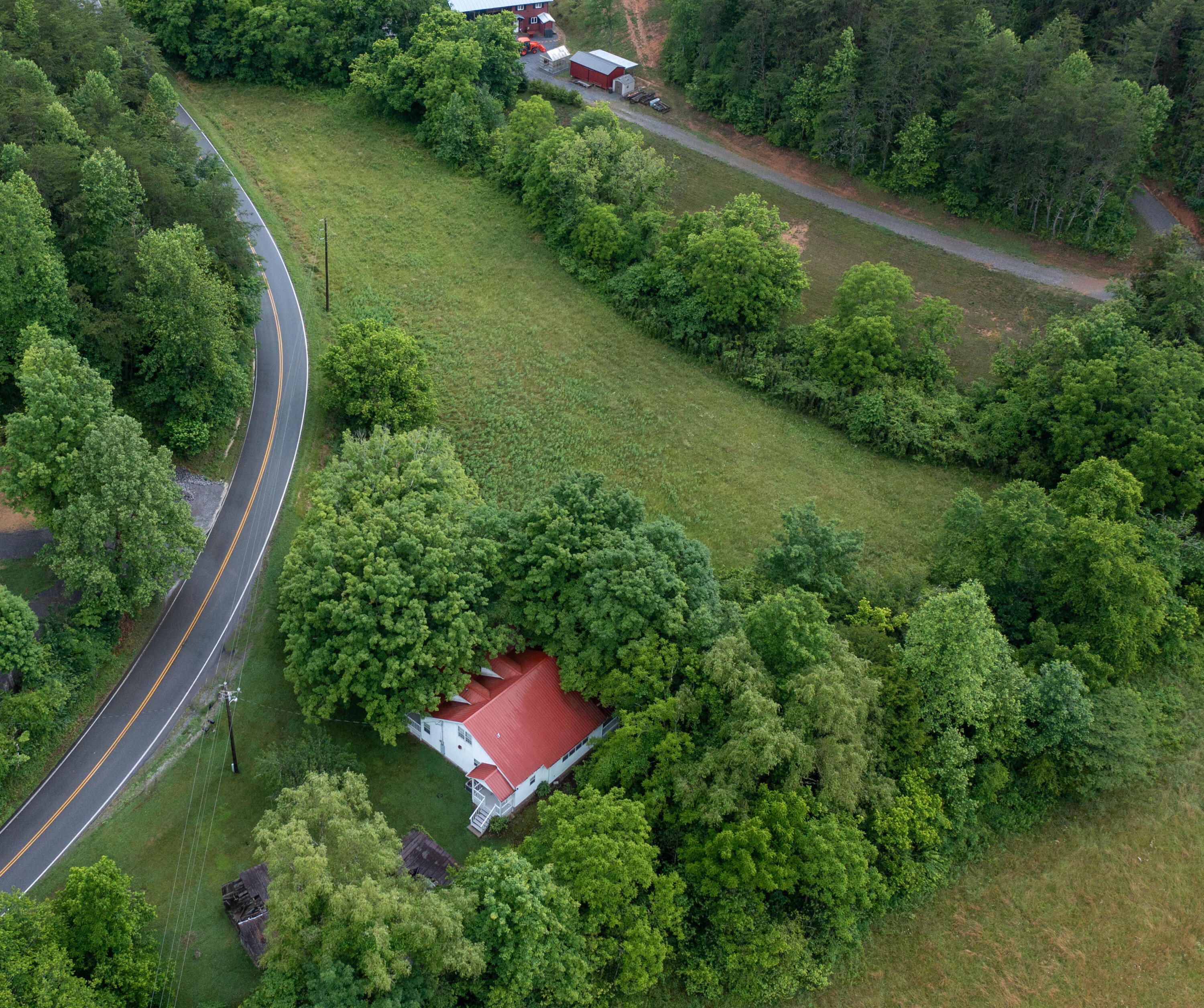 2432 Dripping Springs Road Seymour, TN 37865 - Photo 10 of 29 .