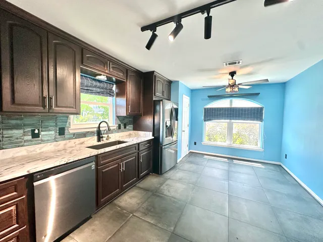 a view of empty room with ceiling fan