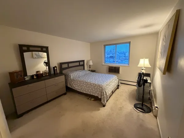 $174,900 | 1475 Rebecca Drive, Unit 213, Hoffman Estates, IL 60169