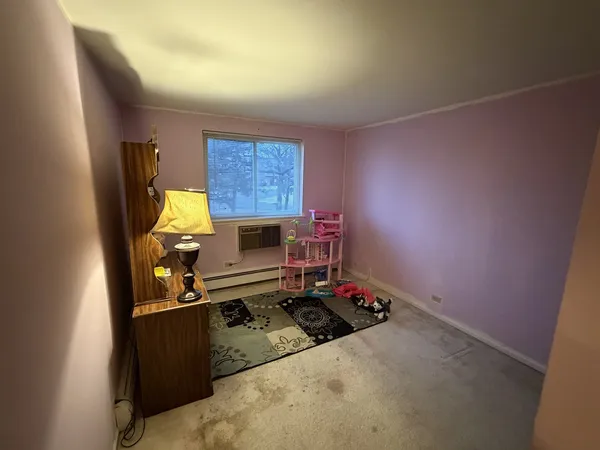 $174,900 | 1475 Rebecca Drive, Unit 213, Hoffman Estates, IL 60169
