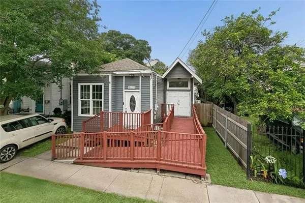$2,300 | 4609 Annunciation Street, New Orleans, LA 70115