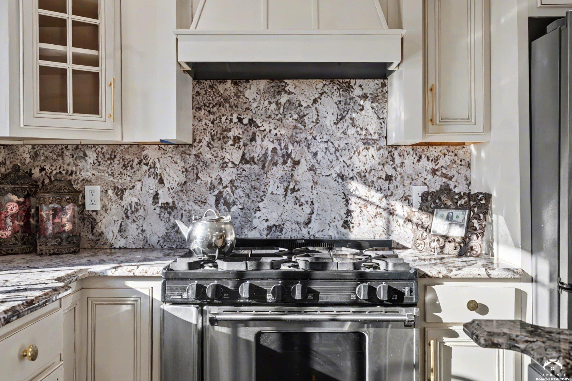 8430 Kickapoo Street De Soto, KS 66018 - Photo 9 of 60