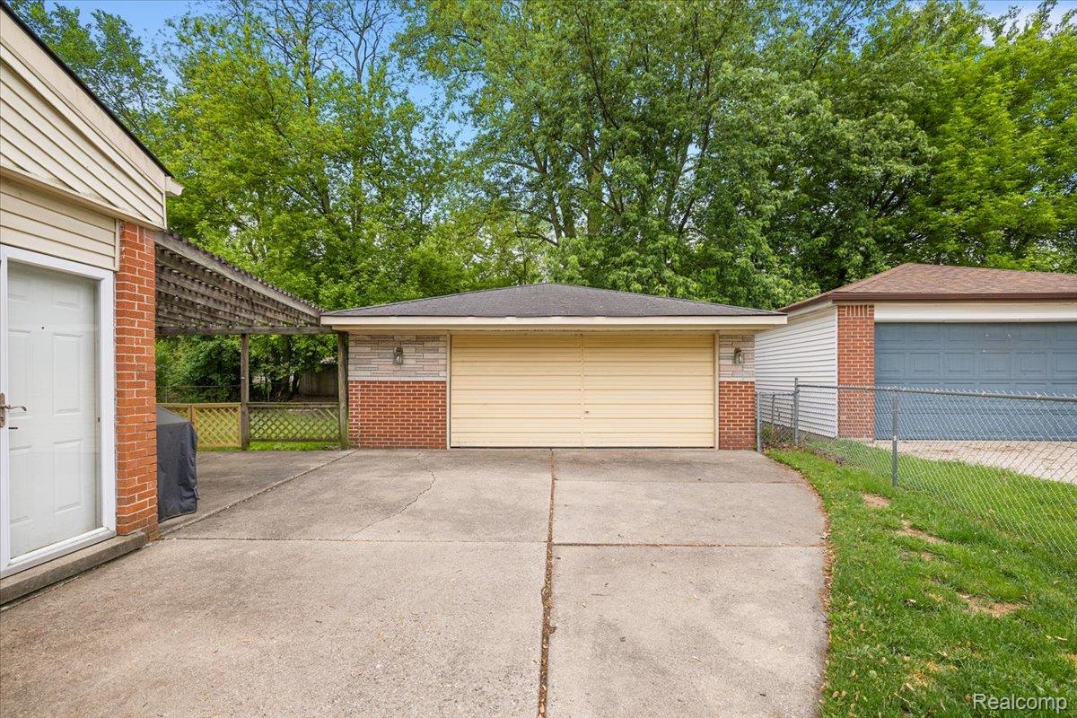 23015 Tuck Road Farmington, MI 48336 - Photo 41 of 50 Garage